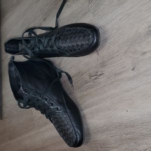 Vintage Authentic Bottega Veneta Sneakers/Shoes- Unisex